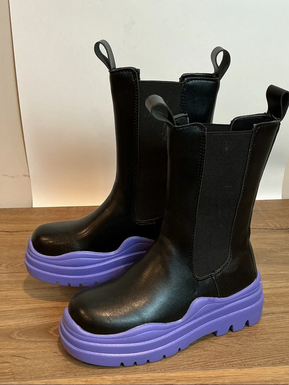 Women’s Black Chelsea Boots with Purple Platform chunky sole, EU 38